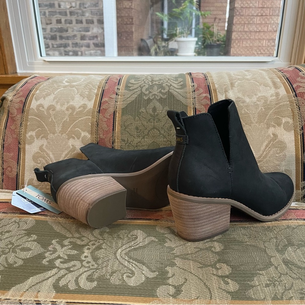 Toms Women's Everly Cutout Boots . Size 6.5 Women
N10-06 - Picture 3 of 8